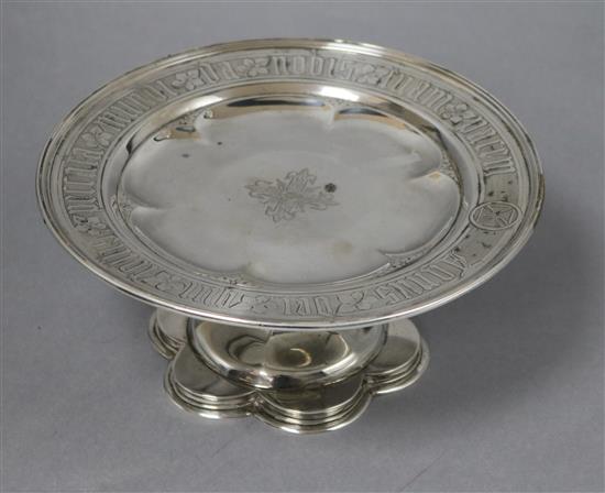 A Victorian silver footed paten, by Edward, John & William Barnard, London, 1851, 13 oz.